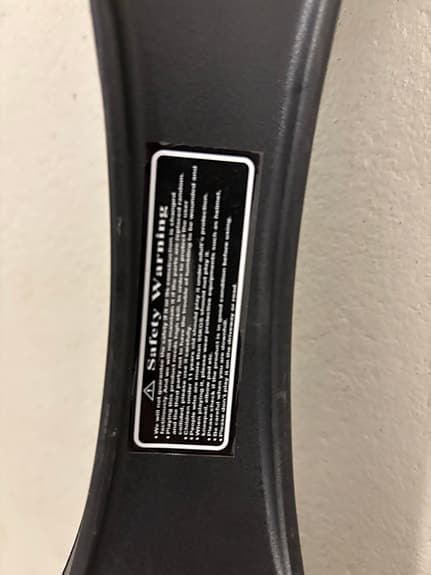 Svart waveboard med två hjul