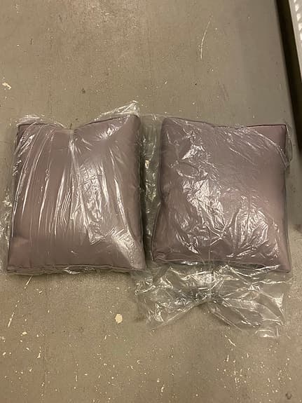 Beiga soffkuddar 2-pack