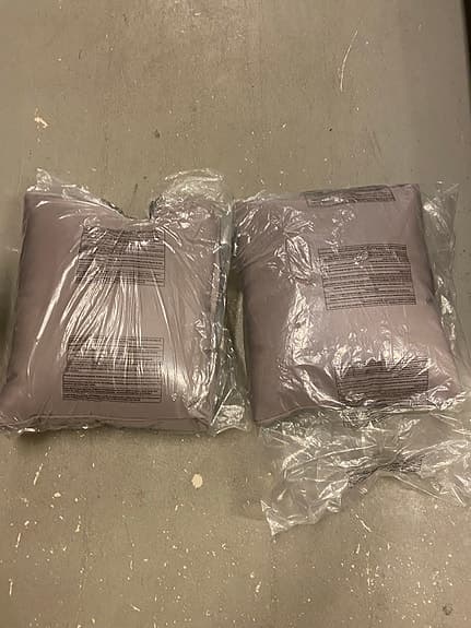 Beiga soffkuddar 2-pack
