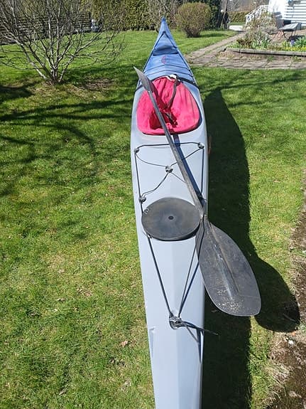 Havskajak vit/grå med luckor och däckslinor