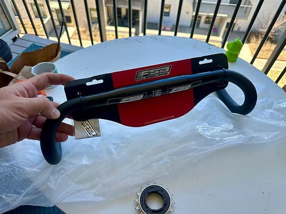 FSA Omega Compact racerstyre 420mm 31,8 svart