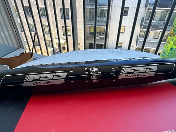 FSA Omega Compact racerstyre 420mm 31,8 svart