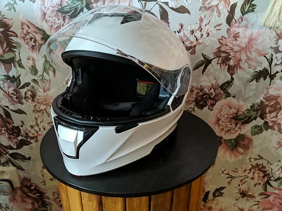 Integralhjälm strl M 57-58 . Mycket bra skick, endast provad