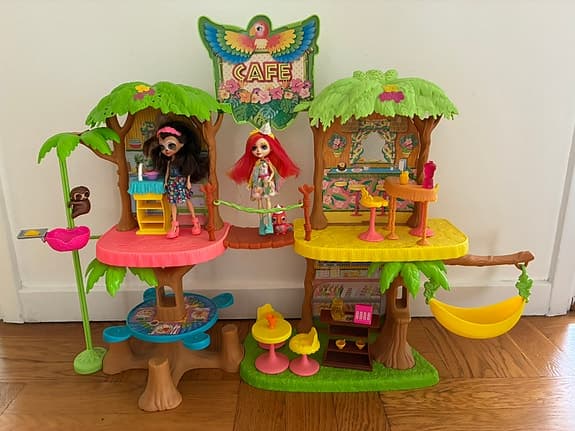 Djungel Wood café Enchantimals med Peeki parrot docka