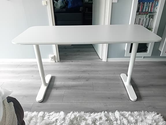 Ikea bekant skrivbord i vitt 140x60cm