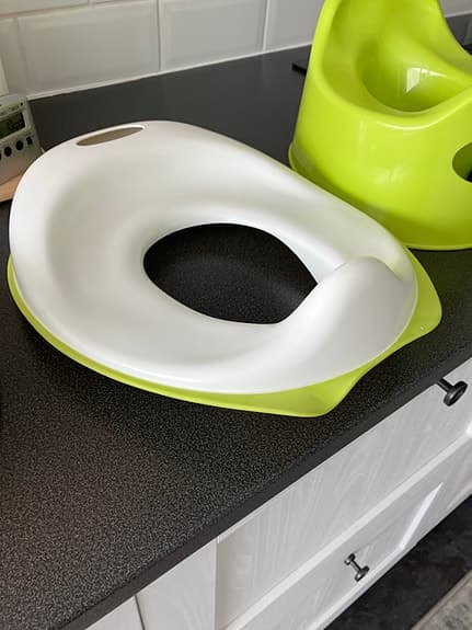 Grön potta och toasits för barn