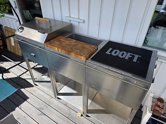 Looft utekök i rostfritt stål med kolgrill och förvaringsmoduler