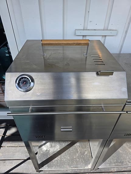 Looft utekök i rostfritt stål med kolgrill och förvaringsmoduler