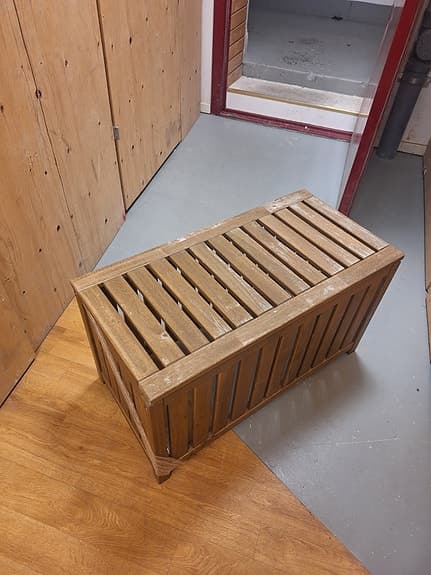 En förvarings bänk från ikea, nämmarö