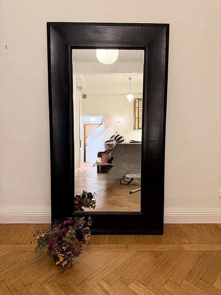 Stor golvspegel 100×180 cm – massiv träram