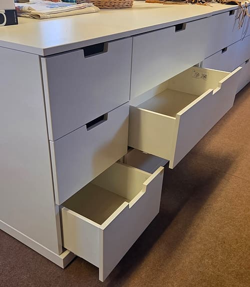 två olika byråer från ikea