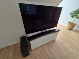Samsung 55" 4K QLED Smart TV med Samsung soundbar och bas