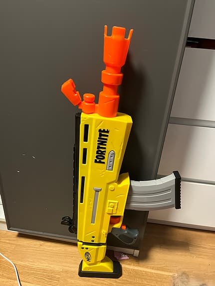 Fortnite Nerf scar (kom gärna med bud!)