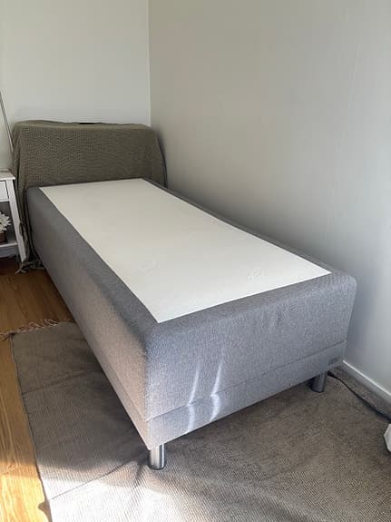 Jysk ställbar säng 90x200 grå
