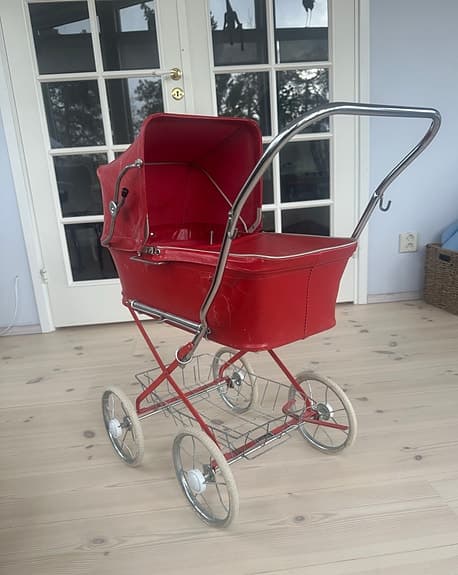 Dockvagn Emmaljunga retro från 70-80-talet