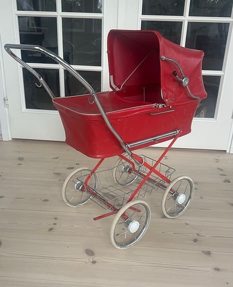 Dockvagn Emmaljunga retro från 70-80-talet