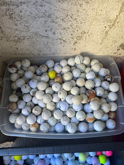 Blandade skräpbollar/övningsbollar 1kr/styck