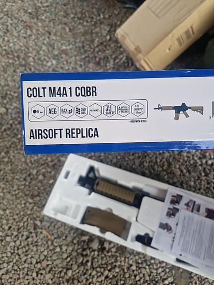 Airsoft Cybergun Colt M4A1 CQBR AEG