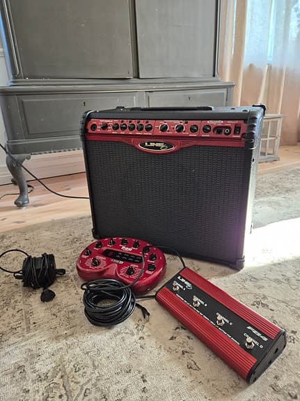 Line6 50W Amp/Förstärkare med POD och Switch-pedal