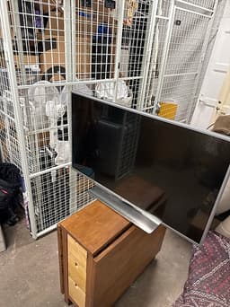 LG TV med bordsstativ. 43 tum