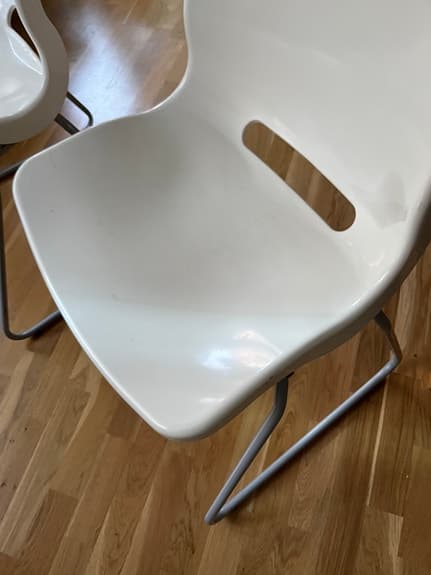 4 stycken stapelbara Plaststolar
