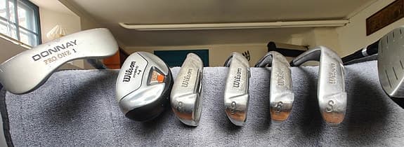 Wilson golfset med bag, vagn och klubbor