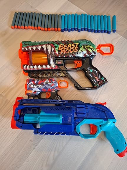 Nerf gun/ x shot