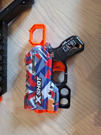 Nerf gun/ x shot