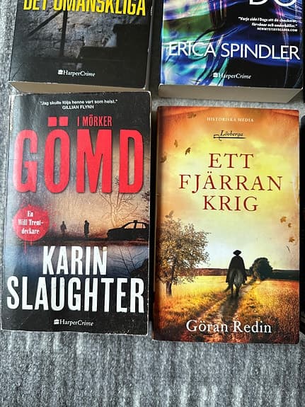 Paket med 6 pocketböcker.