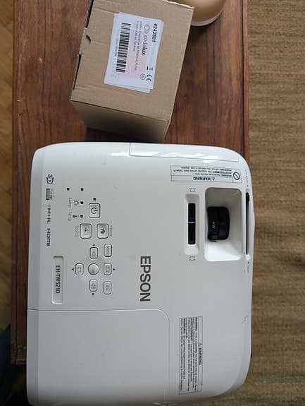 Projektor Epson med ny lampa och duk