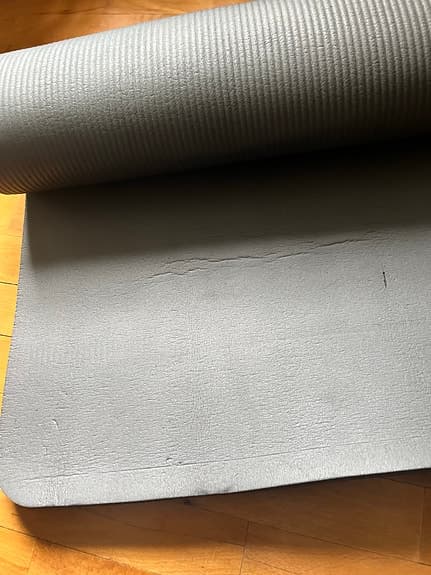 Liggunderlag/ Träningsmatta / yogamatta grå