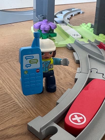 LEGO DUPLO City tågbaneset med broar och tillbehör
