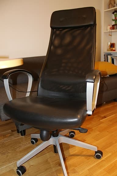 IKEA kontorsstol svart med hög rygg