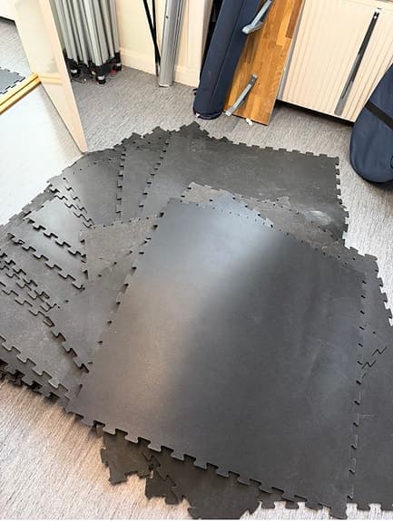 Svarta träningsmattor