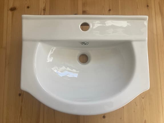 Vit tvättställ/handfat för badrum