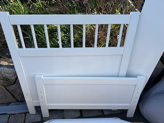 IKEA vit sängram