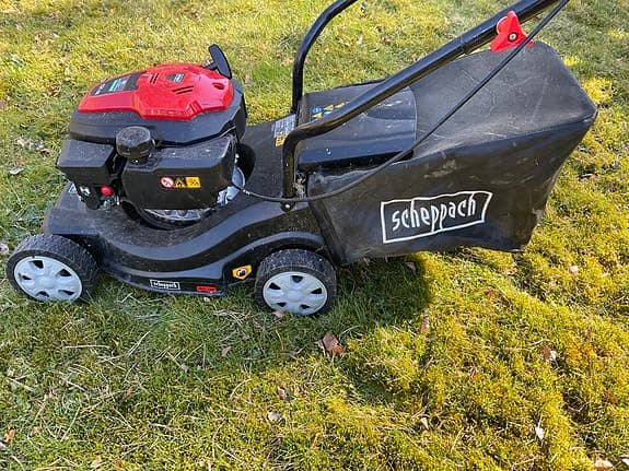 Scheppach bensindriven gräsklippare med uppsamlare
