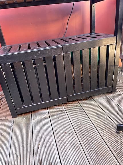 Svart förvaringsbänk med förvaring