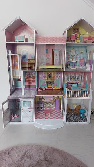 Barbie stort dockhus med flera rum och hiss