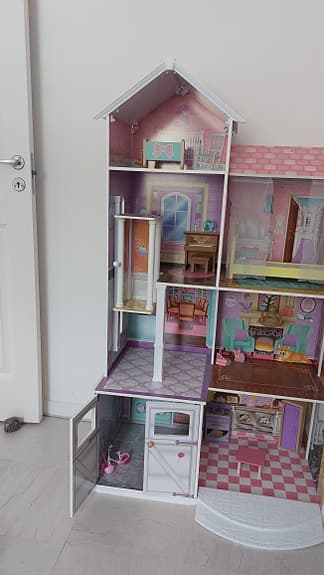 Barbie stort dockhus med flera rum och hiss