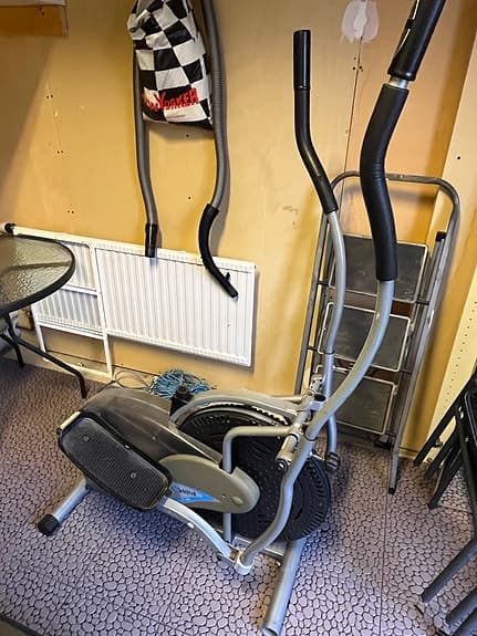 Crosstrainer grå/svart träningsmaskin