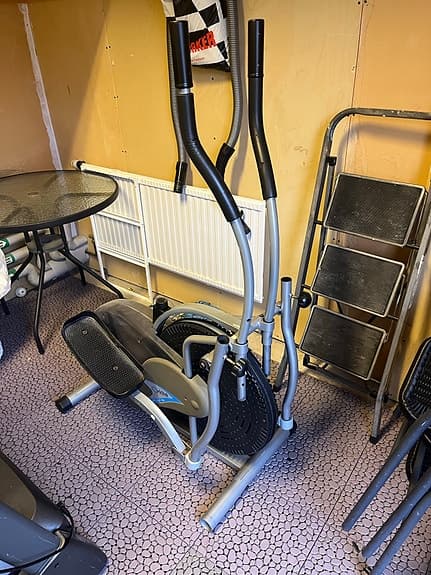 Crosstrainer grå/svart träningsmaskin