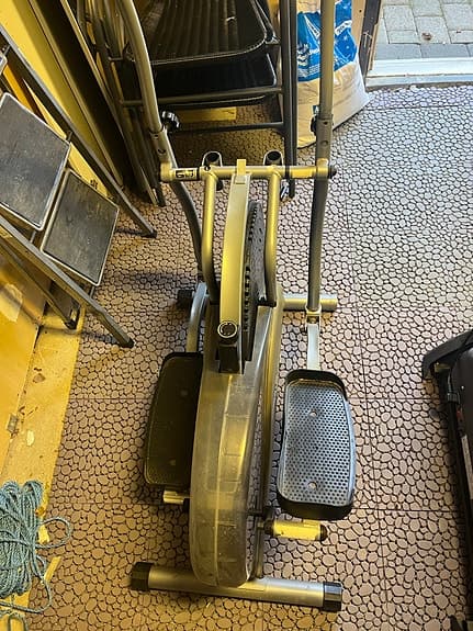 Crosstrainer grå/svart träningsmaskin