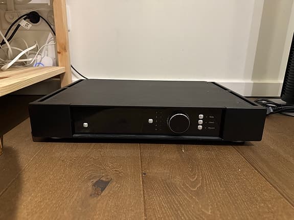 Rega Elicit-R försteg / stereoförstärkare svart