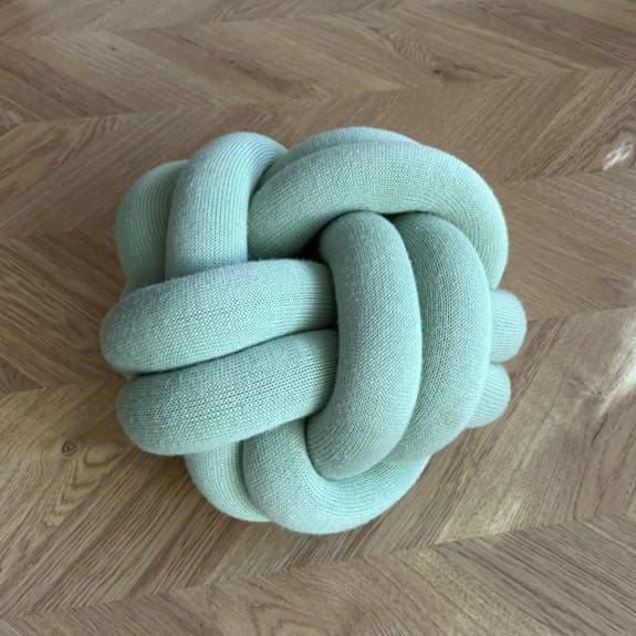 Knot - turkos ljusgrön kudde, prydnadskudde Design house Stockholm