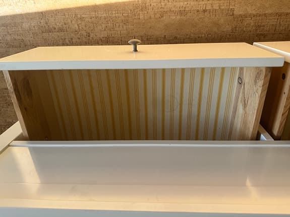 Byrå med förvaring