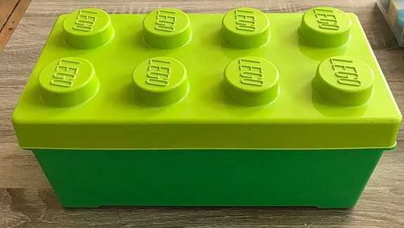 LEGO DUPLO stort blandat paket med figurer, djur och tågdelar.