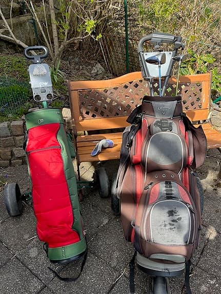 Golfset med bag, vagn och bollar