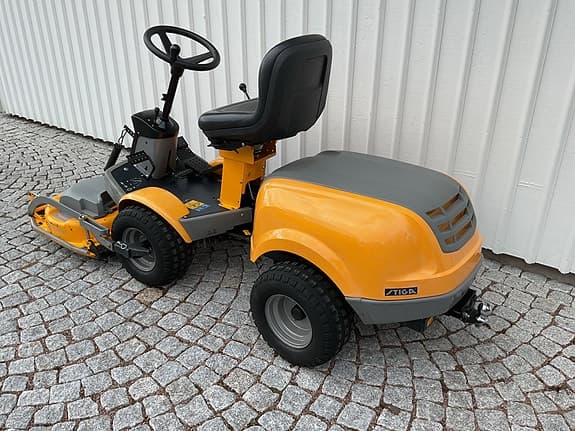 Åkgräsklippare 4 WD Stiga. Inkl. Vinterpaket.