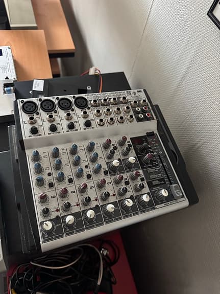 Behringer Eurorack UB1202FX mixerbord